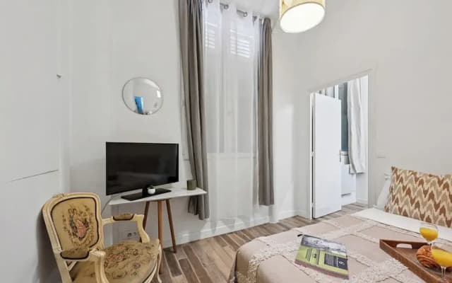 Stylish 1BR Flat Near Luxembourg Gardens - photo 3