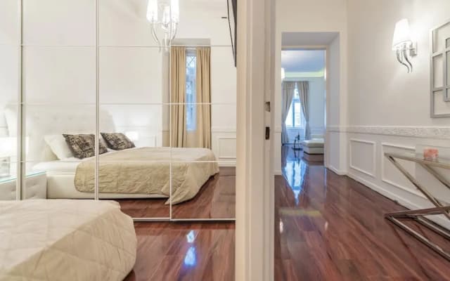 Music Academy Bedroom Suite Café Vian Apartman Kft - photo 2