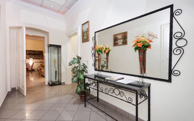 Opera Apartments - photo 2