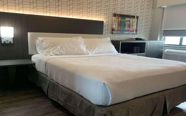 Best Western Plus City Line Hotel - photo 3