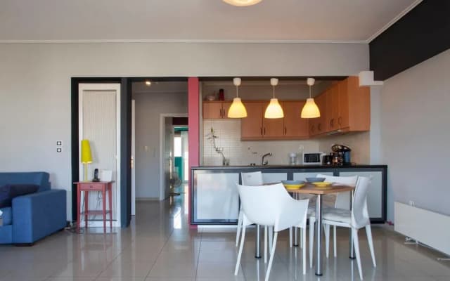 Bright Central Apt in Athens - photo 4