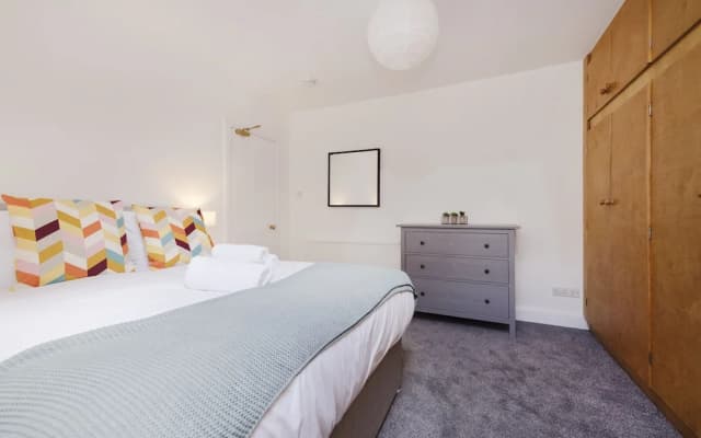 JOIVY Beautiful 2-Br Mews Home, Near Princes Street - photo 5