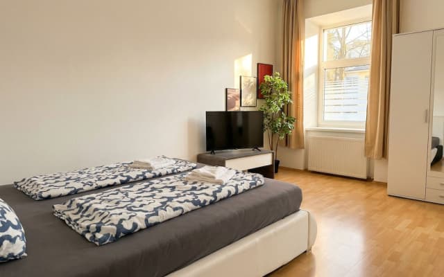 Central & Simple 1BR Apartment with WIFI - photo 2