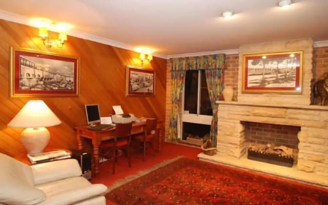 The Hermitage Motel - photo 2