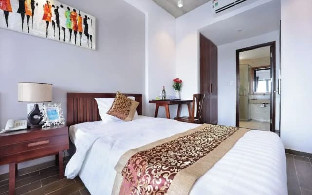 The Shine Hotel & Apartment - photo 3