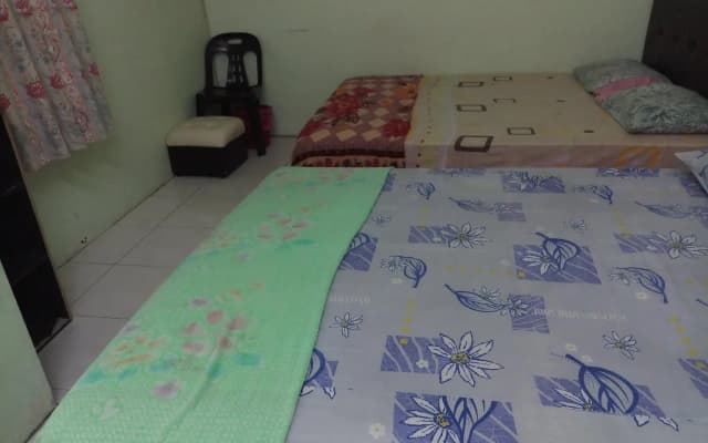 Shalini's Guest House - photo 4