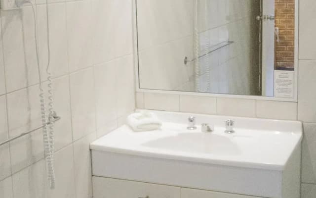 Eltham Motor Inn - photo 4