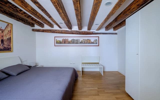 The Lion's House APT5 - photo 3