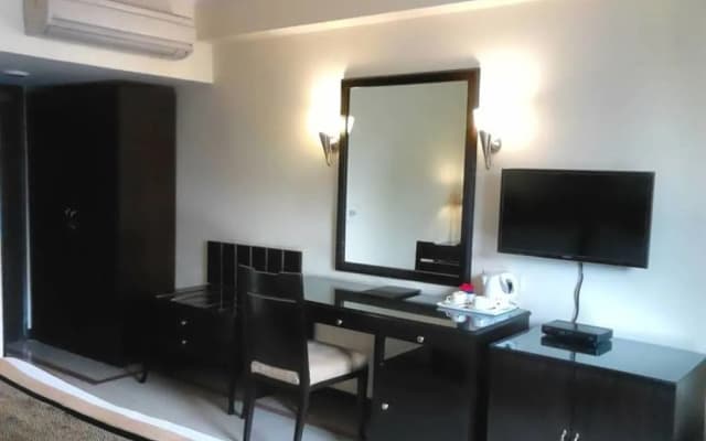 Hotel Bmk Grand By FabHotels - photo 4