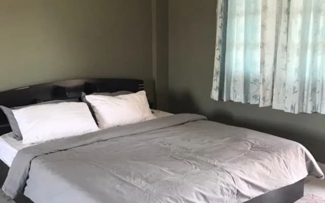 On Lee Apartment - photo 5