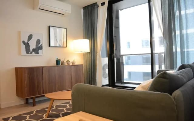 Deluxe Melbourne Empire Apartment - photo 2
