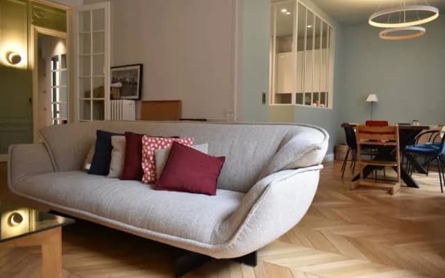 Spacious Parisian Family Apartment - photo 2