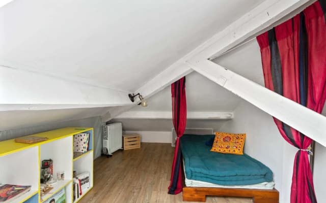 Spacious and Bright Duplex Located in the 19th - photo 4
