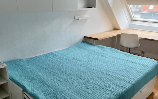 Dachgeschosswohnung mit kostenlosem Parkplatz ! - photo 4