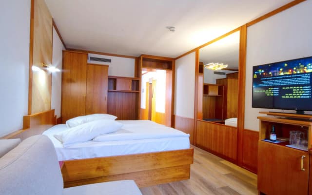 Vienna Sporthotel - photo 2