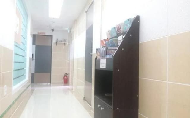 Hongdae Uncle Residence(홍대 엉클 레지던스) - photo 4