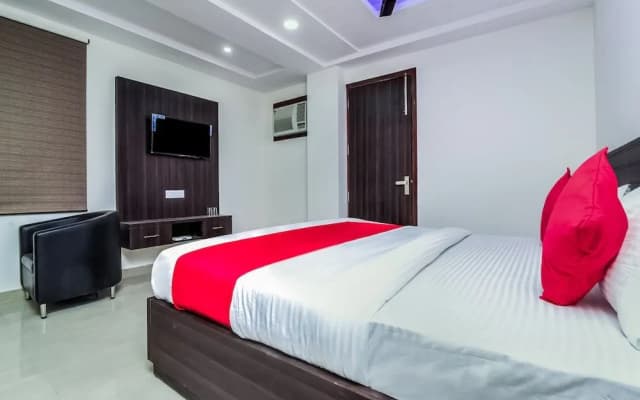OYO 24236 Q Hotel - photo 5