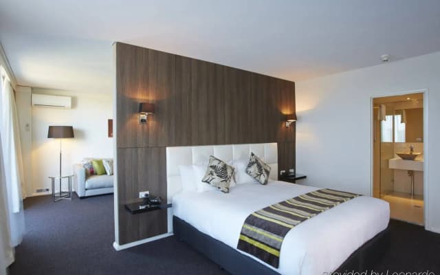 Holiday Inn Warwick Farm by IHG - photo 3