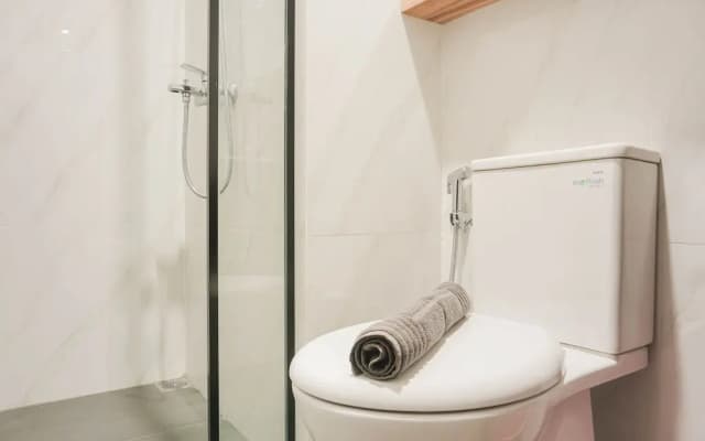 Great Location Studio at The Newton Ciputra World 2 Apartment - photo 5