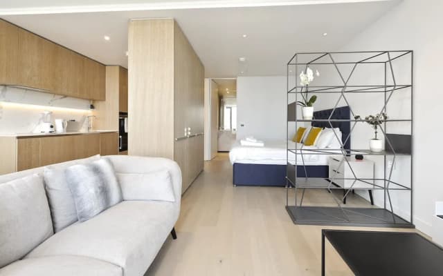 Luxury Waterfront Studio in Canary Wharf by Underthedoormat - photo 4