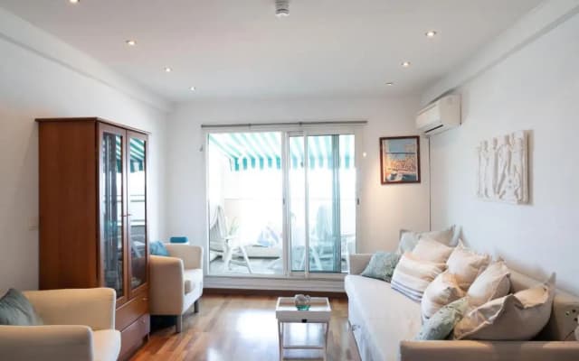 La Prom - a two bedroom apartment with a sea view - photo 5