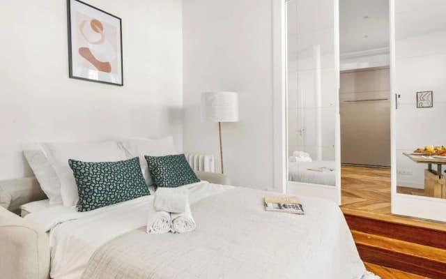 Bright Parisian 1BR by Champs - photo 3