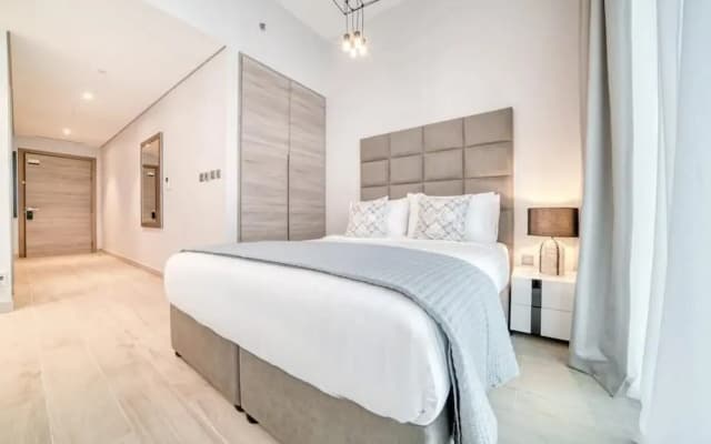 Bright Studio With Mesmerizing Canal And City View - photo 4