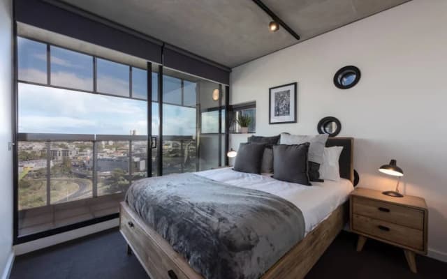 Stylish 2-bed Apt in Southbank With Parking - photo 4
