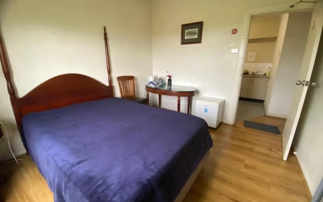 Quality room conveniently located for 2 or 3 si - photo 4