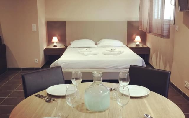 Villa Serafina Apartments - photo 4