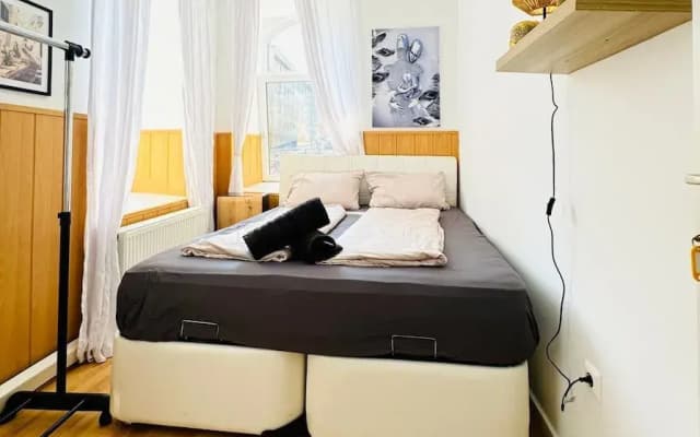 10BR Apt for Groups 8Min to Rathausplatz - photo 2