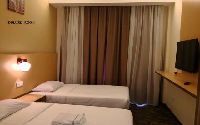 Lipis Plaza Hotel - photo 5