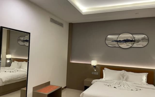 Season Inn Hotel - photo 4