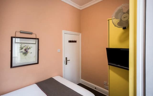 OYO Grantly Hotel - photo 2