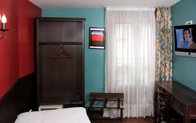 The Walled off Hotel Paris - photo 5