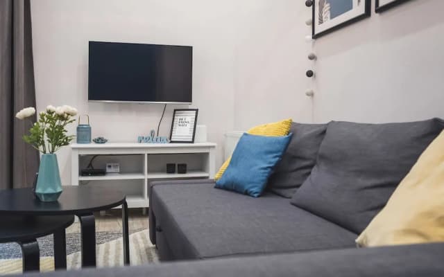 CozyYellowCube Apartment - photo 5