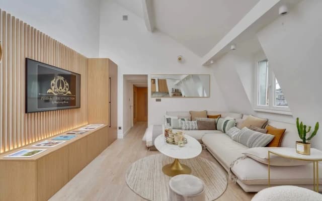 Historical Apartment in the Heart of Paris - 4 - photo 3
