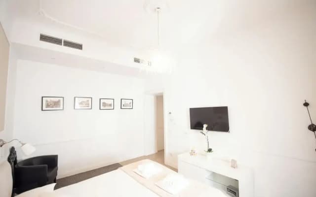 Vatican Beautiful 2Br Apartment - photo 2