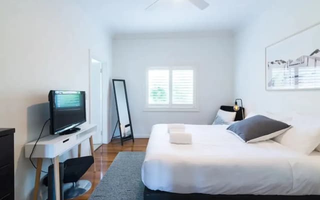 Sleek Contemporary Bondi Beachside Apartment - photo 5