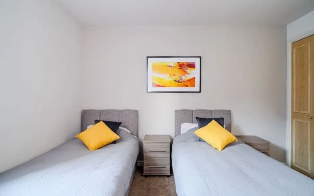 Charming Edinburgh Apartment - photo 4