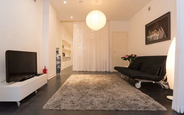 White Room Apartment - photo 4