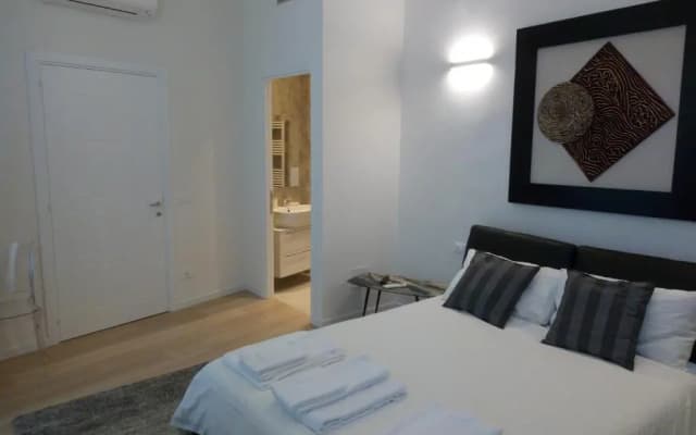 Opera 19 Luxury Apartment - photo 3