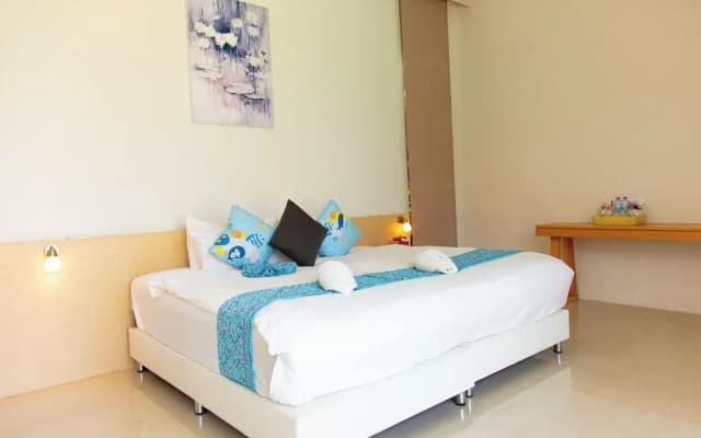 Alhambra Pool Villas & Pool Access Rooms - photo 4