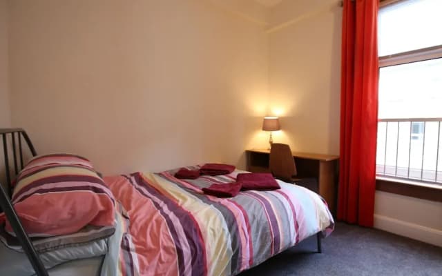 3 Bedroom Flat in Edinburgh - photo 3