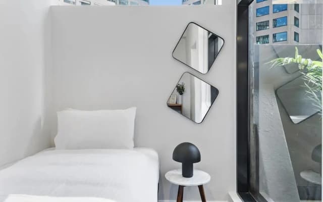 Gorgeous 3-bed in Melbourne's East End - photo 5