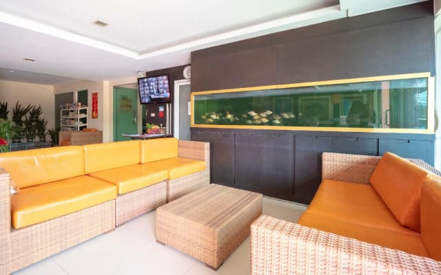 OYO 829 Royal Thai Residence - photo 2