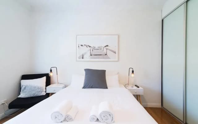 Sleek Contemporary Bondi Beachside Apartment - photo 3