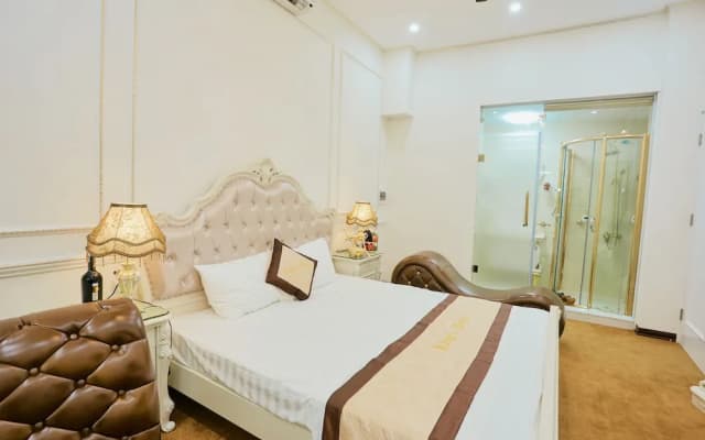 King's Hotel - photo 3