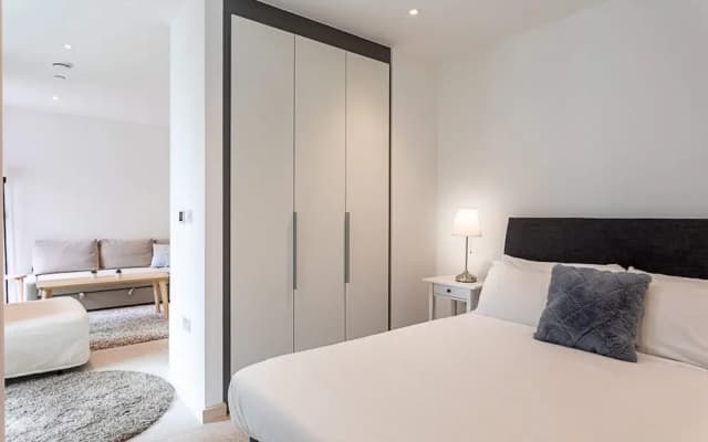 Whitechapel Modern Studio Flat - photo 3