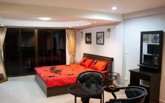 Amika Guesthouse & Hostel - photo 3